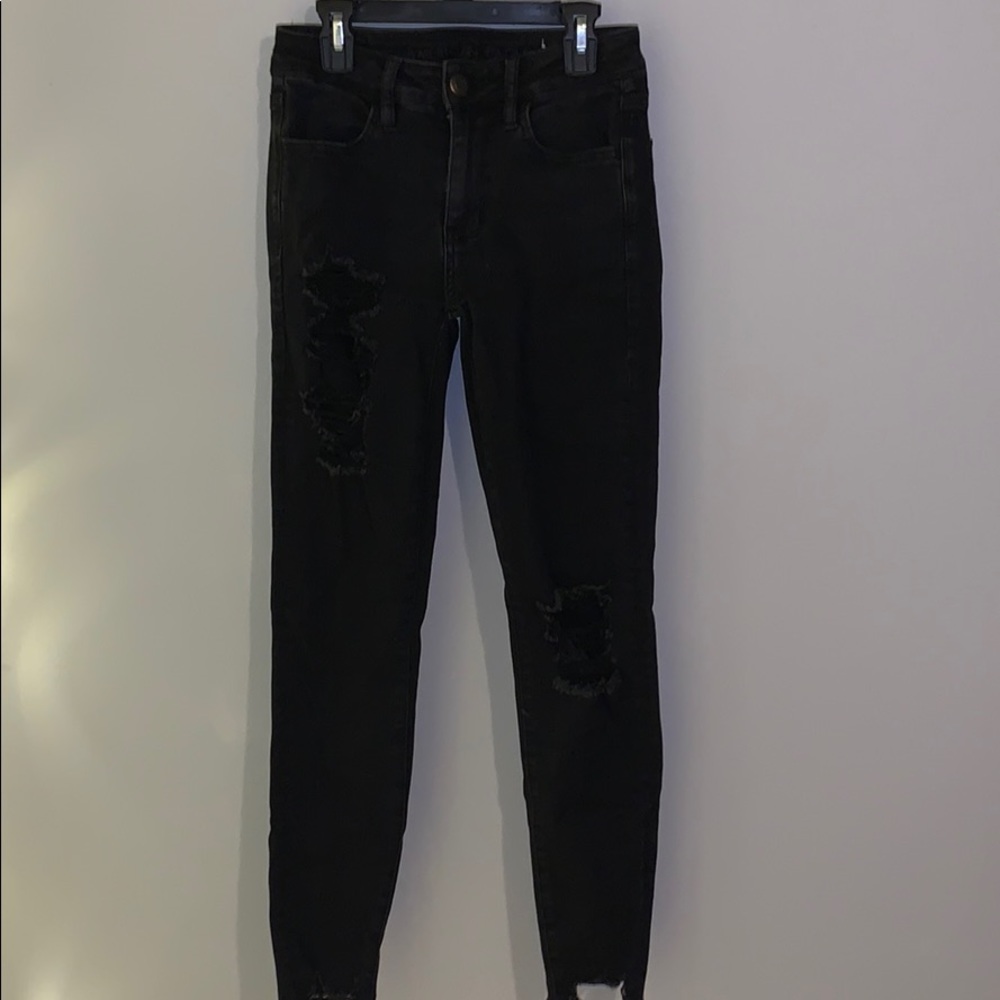 Very cute black ripped jeans!!